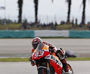 Marquez shrugs off Lorenzo contact