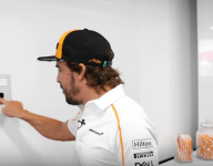 Video: Alonso gives a tour of his driver room