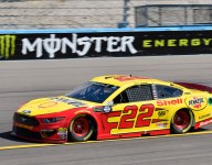 Logano steps up in final Phoenix practice