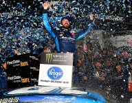 Truex Jr. advances to Championship 4 with dominant Martinsville win