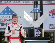Blaney throttles by dominant Larson late to win at Atlanta
