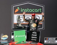 Truex Jr soars to victory at Phoenix