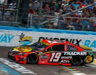 'Messy' final pit stop derails valiant drive by Truex